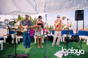 Fiesta Música hawaiiana playa